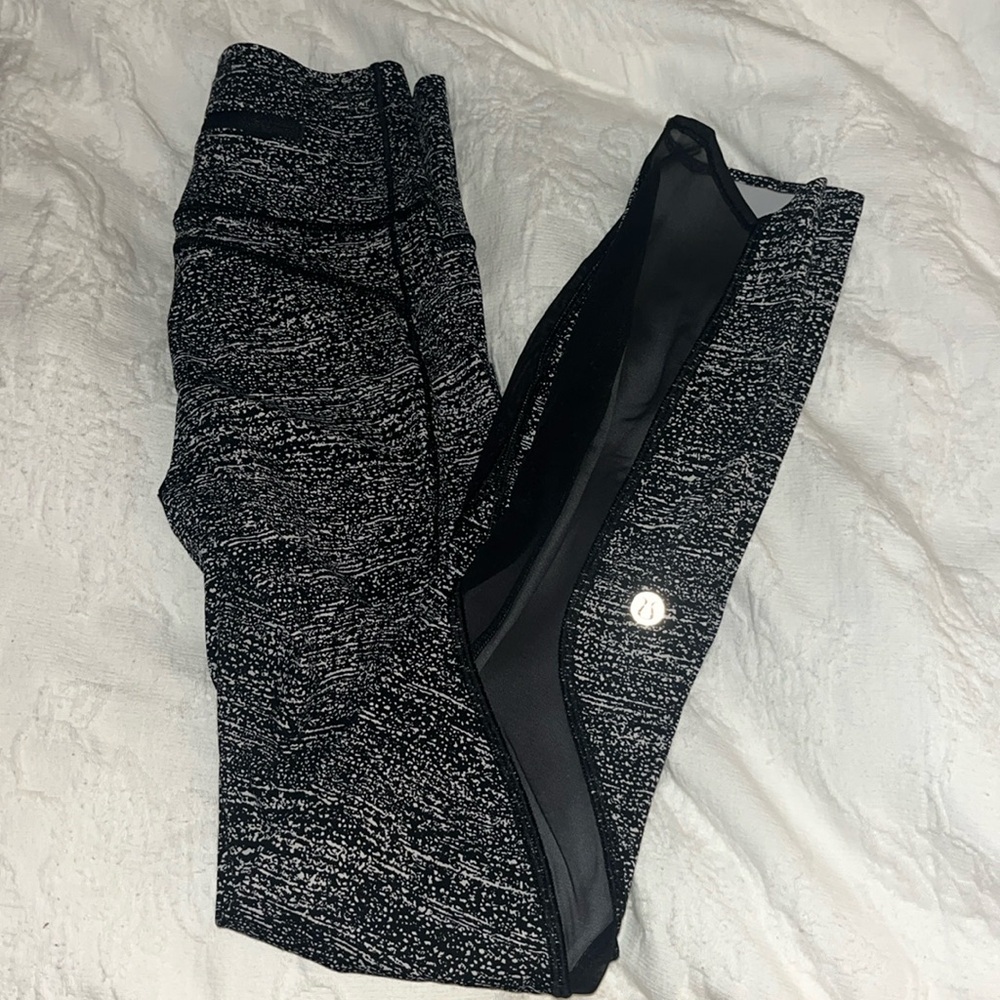 Lulu lemon black & white patterned leggings